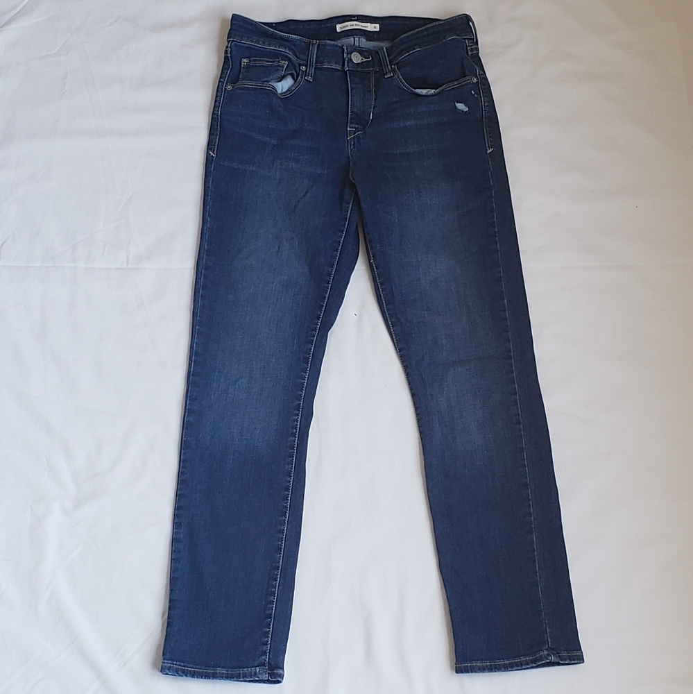 Levis Distressed Classic Mid Rise Skinny